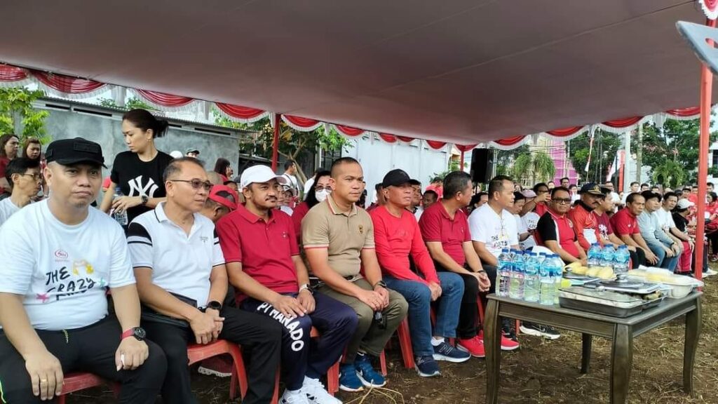 Jalan Sehat dan Menanam Awali Kegiatan HUT Minsel ke-20