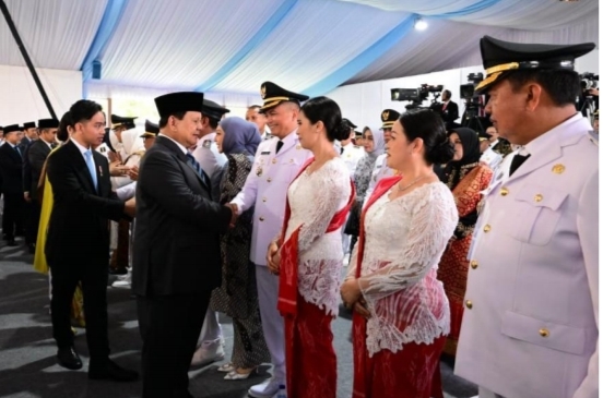 Bupati Mitra Ronald Kandoli Pimpin Apel Perdana Pasca Pelantikan Bupati Kabupaten Minahasa Tenggara (Mitra) Ronald Kandoli dan Wakil Bupati Fredy Tuda pasca resmi dilantik pada 20 Februari 2025 yang lalu oleh Presiden RI H. Prabowo Subianto di Istana Negara,